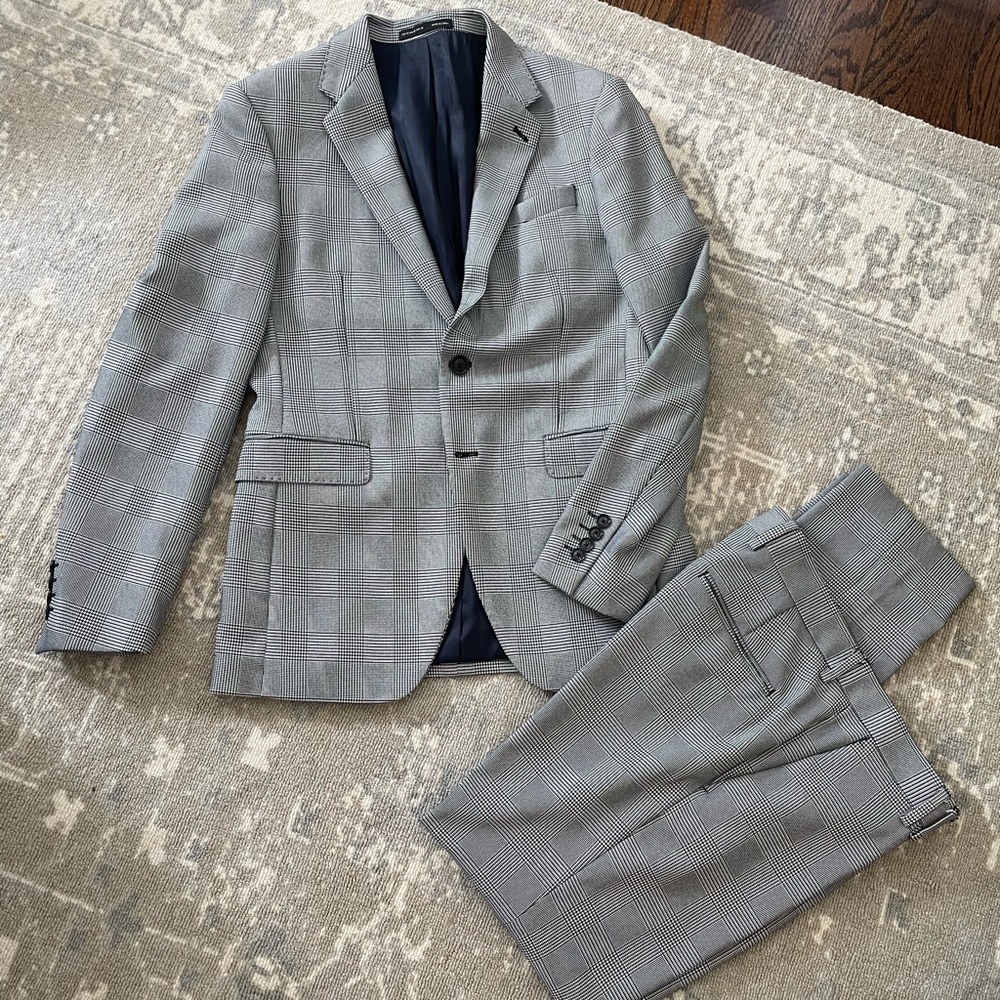 Zara Men's Gray Plaid Suit